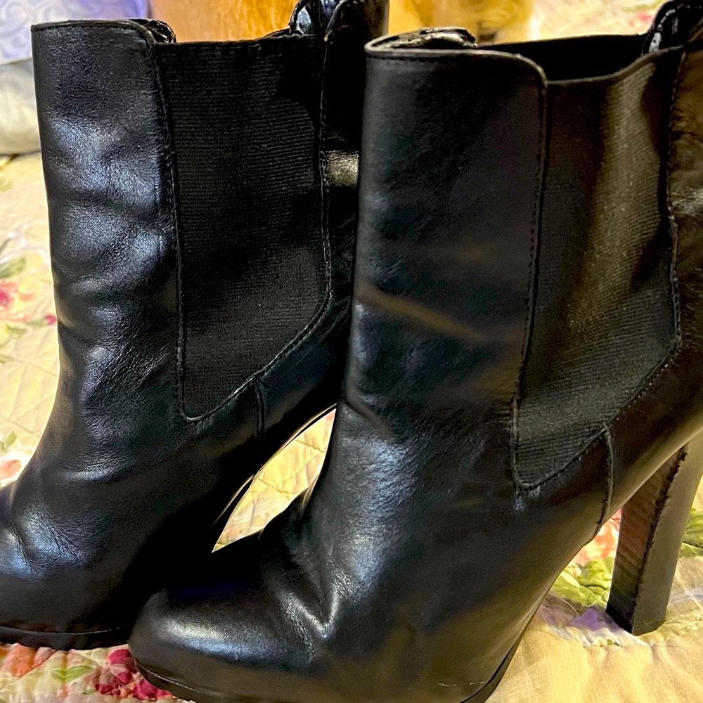 Lauren, Ralph Lauren, 4 inch heel, size 8, black bottles